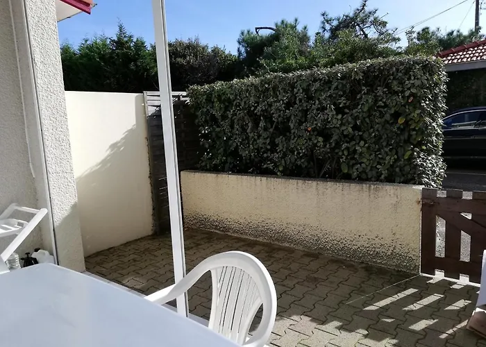 A - 4 Pers, Proche Et Commerces, Terrasse, Menage Inclus - Fr-1-319-394 Apartment